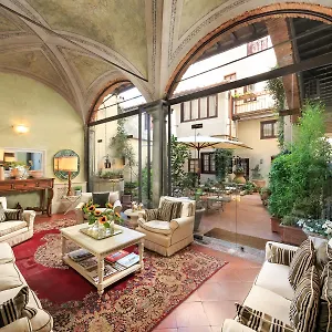 4* Hotel J And J